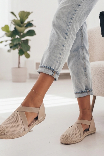 Smėlio spalvos espadrilės ant platformos