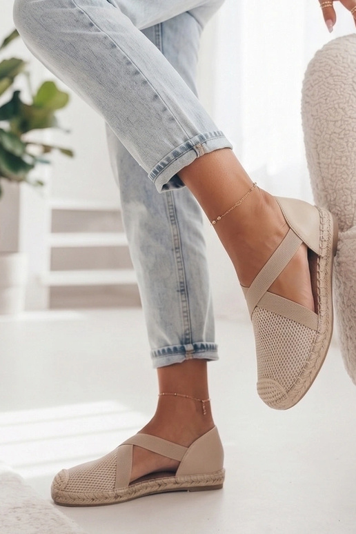 Smėlio spalvos espadrilės ant platformos