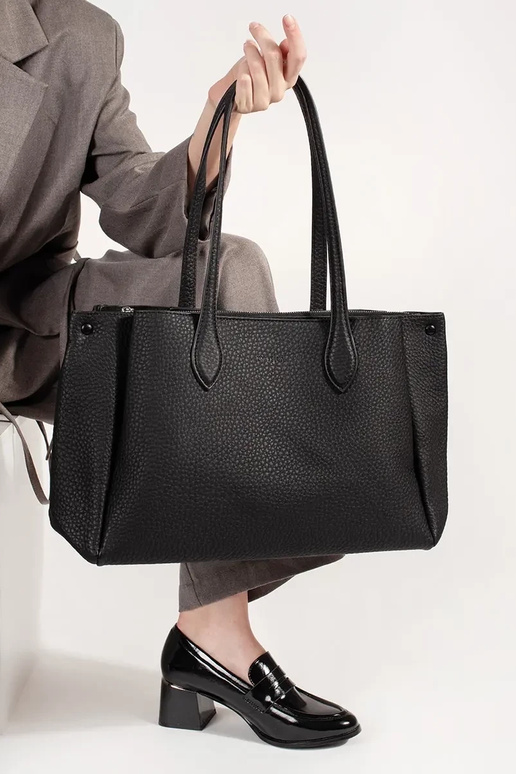 Juoda dirbtinės odos rankinė