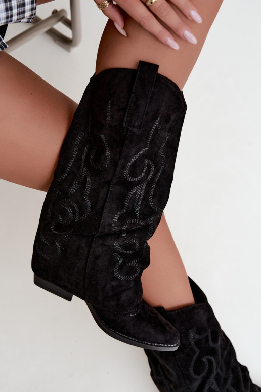 Susiraukšlėję kaubojiško stiliaus ilgaauliai batai su kulniukais ir įsiūta auliuku juodos spalvos Ives