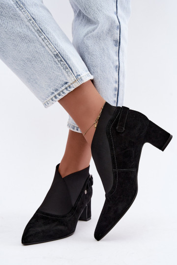 Oda iš zomšos Šilti aulinukai ant kulno Tai turiciejka K7691-01 juodos spalvos