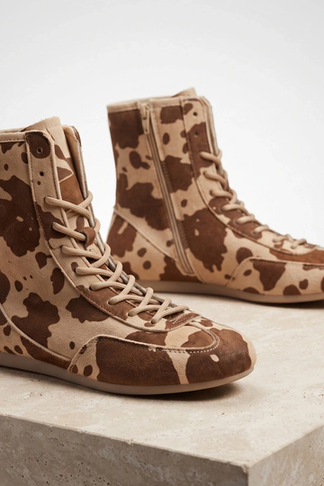 Smėlio spalvos sportbačiai virš kulkšnies su karvės raštu Alaria 2