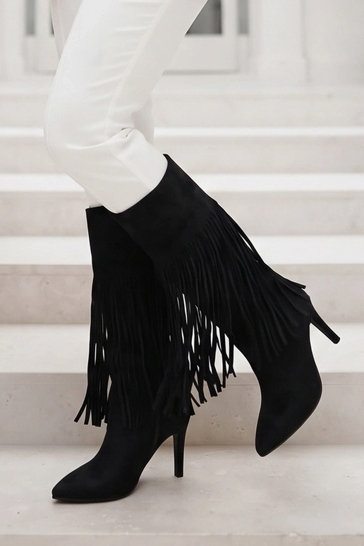 Juodi zomšiniai ilgaauliai ant špilkos su kutais Silirea