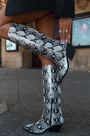 pašiltinti ilgaauliai batai kaubojiško stiliaus su gyvatės raštais juodos spalvos Bellina