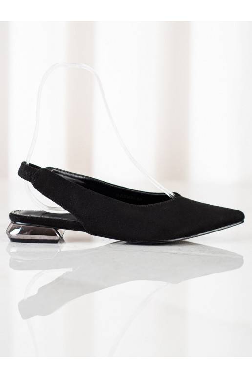 Įsispiriamo modelio juodos spalvos...