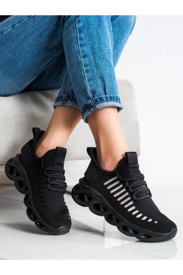 Juodos spalvos Sneakers...