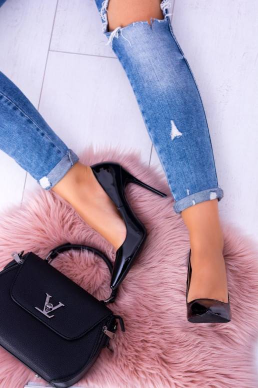 Aukštakulniai bateliai smailiomis... Aukštakulniai bateliai smailiomis...