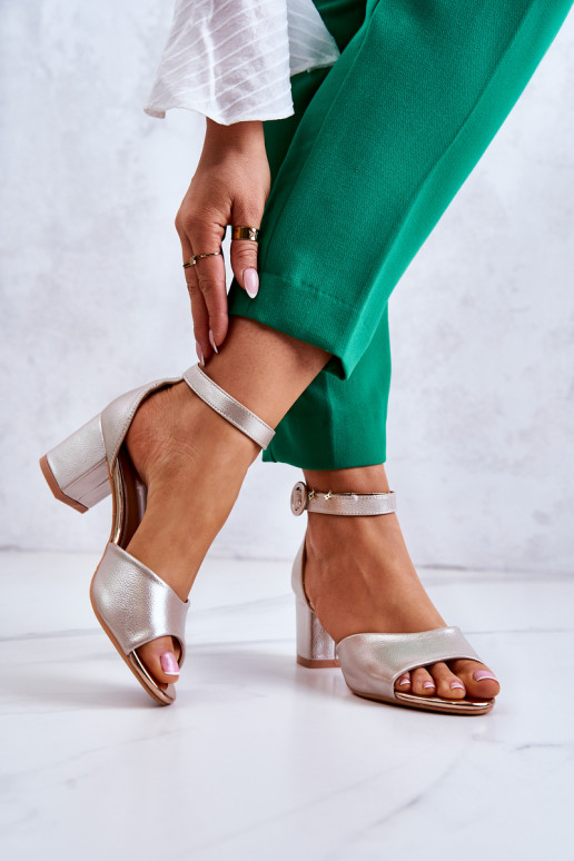 Moteriškos basutės su kulniukais... Moteriškos basutės su kulniukais...