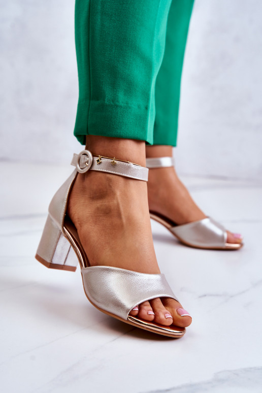 Moteriškos basutės su kulniukais... Moteriškos basutės su kulniukais...