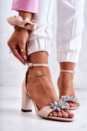 Sandalai su kulniukais ir...