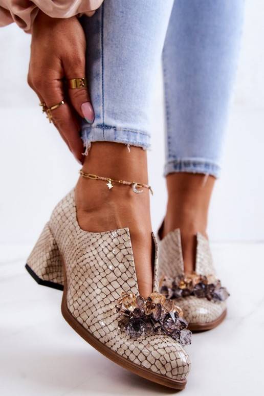 Bateliai su stilingomis detalėmis...