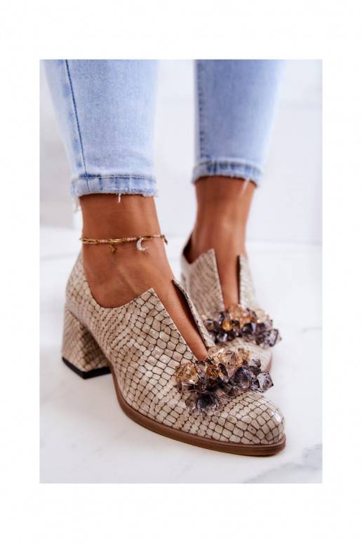 Bateliai su stilingomis detalėmis...