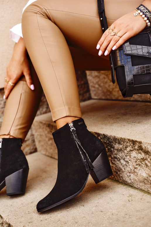 Juodi Aulinukai su aukštais kulnais...