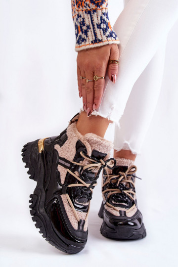 Juodos ir-smėlio spalvos...