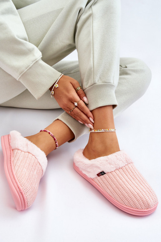 Įsispiriamos moteriškos šlepetės su... Įsispiriamos moteriškos šlepetės su...