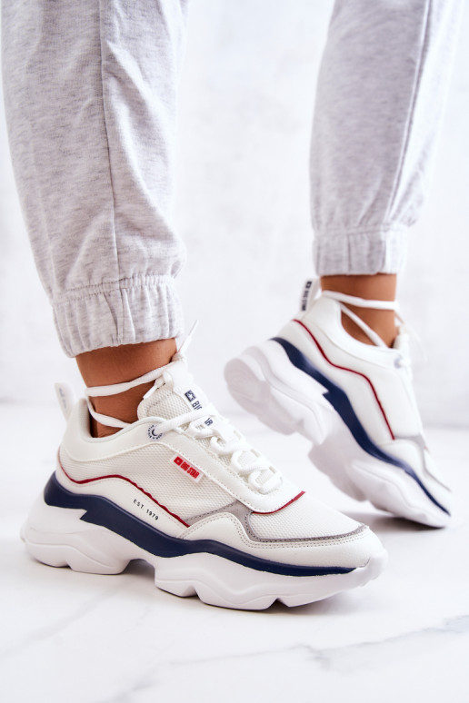 Baltos spalvos laisvalaikio -... Baltos spalvos laisvalaikio -...