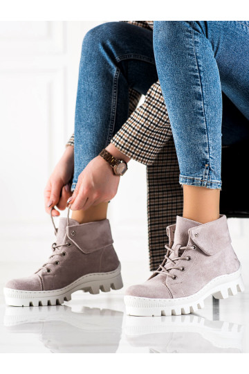 Šviesiai violetinės spalvos...