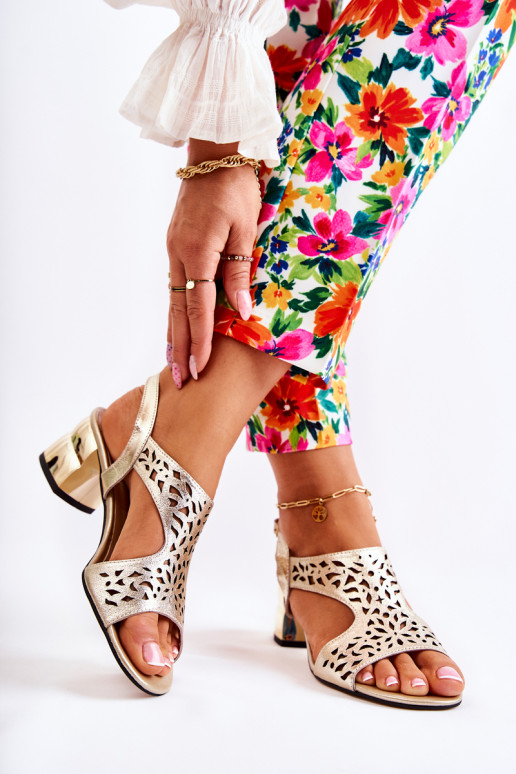 Aukso spalvos sandalai su kulniukais... Aukso spalvos sandalai su kulniukais...