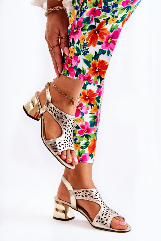 Aukso spalvos sandalai su kulniukais... Aukso spalvos sandalai su kulniukais...