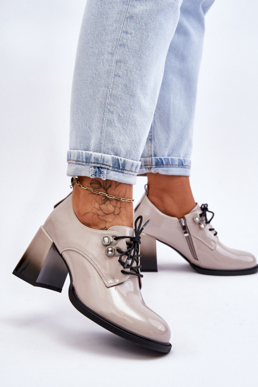 Elegantiški pilkos spalvos lakuoti... Elegantiški pilkos spalvos lakuoti...