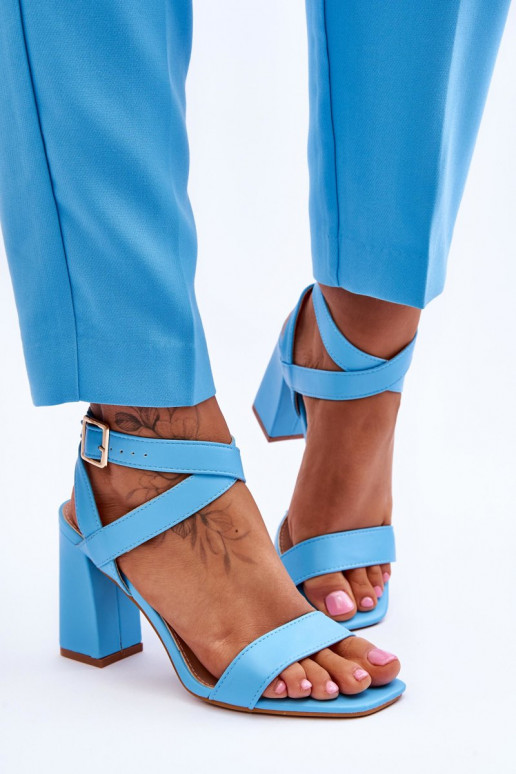 Elegantiško stiliaus basutės su... Elegantiško stiliaus basutės su...