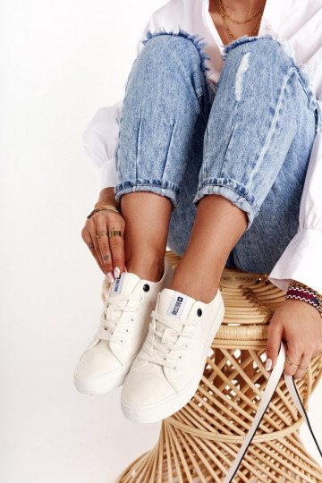 Baltos spalvos laisvalaikio...