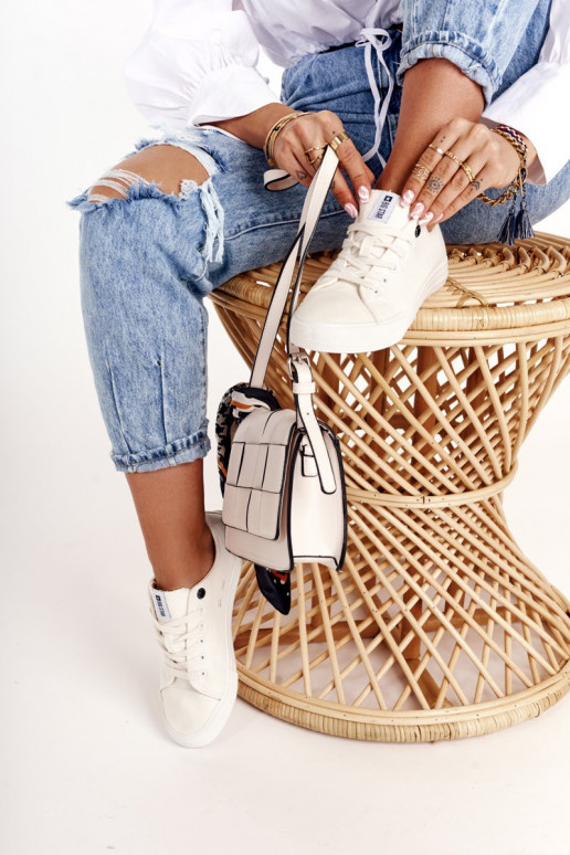 Baltos spalvos laisvalaikio -... Baltos spalvos laisvalaikio -...