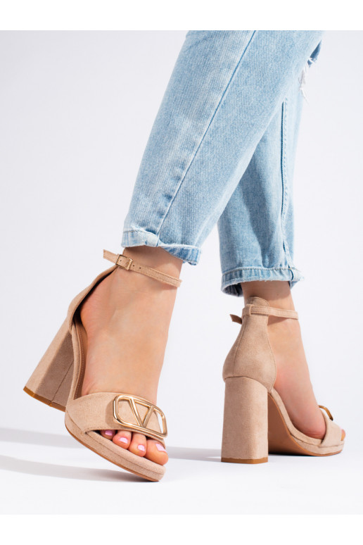 Bateliai su aukštu kulnu smėlio...