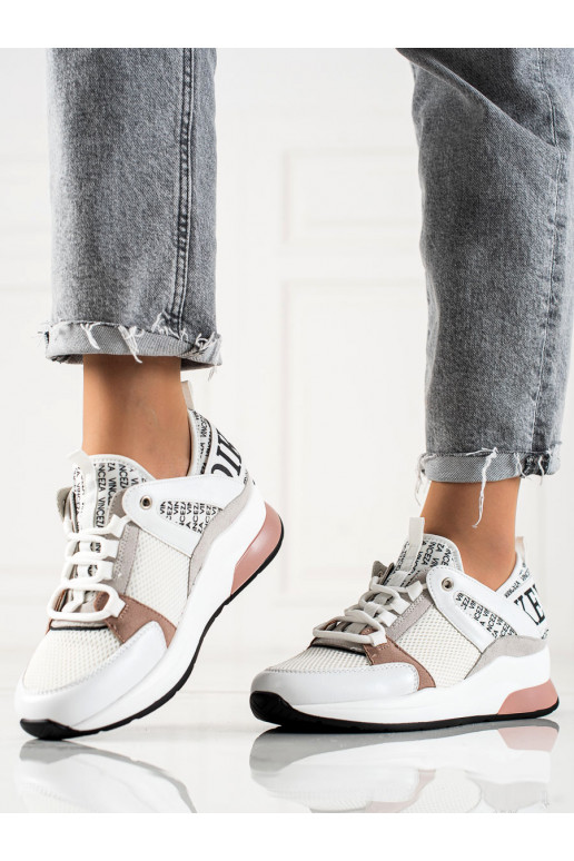 Baltos spalvos laisvalaikio batai...