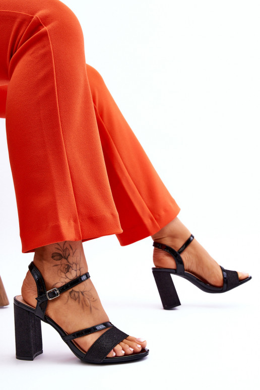 Basutės su kulniukais juodos spalvos... Basutės su kulniukais juodos spalvos...