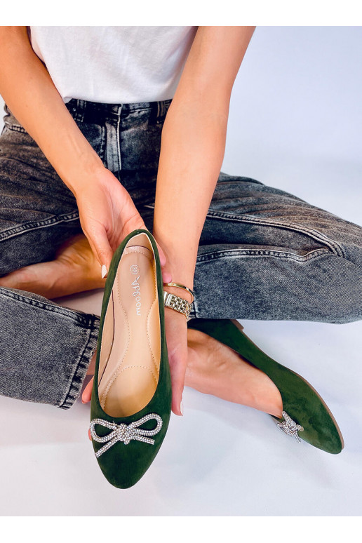 Balerinos su migdolo formos priekiu...