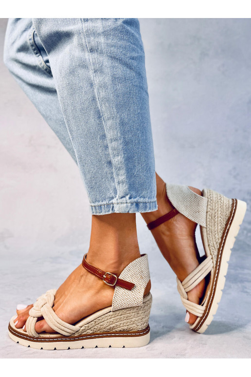 Basutės su platforma smėlio spalvos...