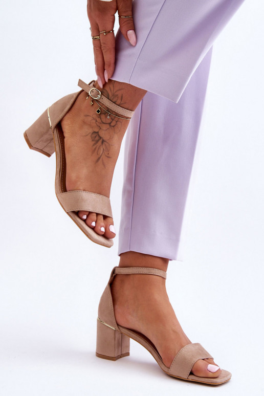 Smėlio spalvos bateliai  žemu kulnu