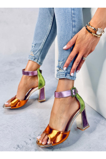 Spalvoti aukštakulniai...