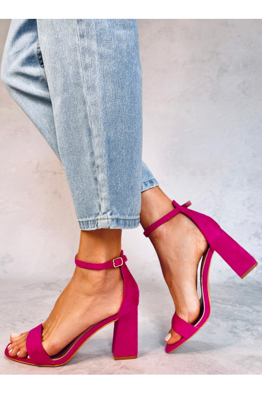 Rožinės spalvos aukštakulniai...