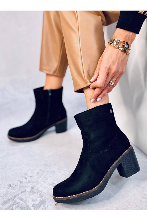 Batai su guminiu kulnu juodos spalvos... Batai su guminiu kulnu juodos spalvos...