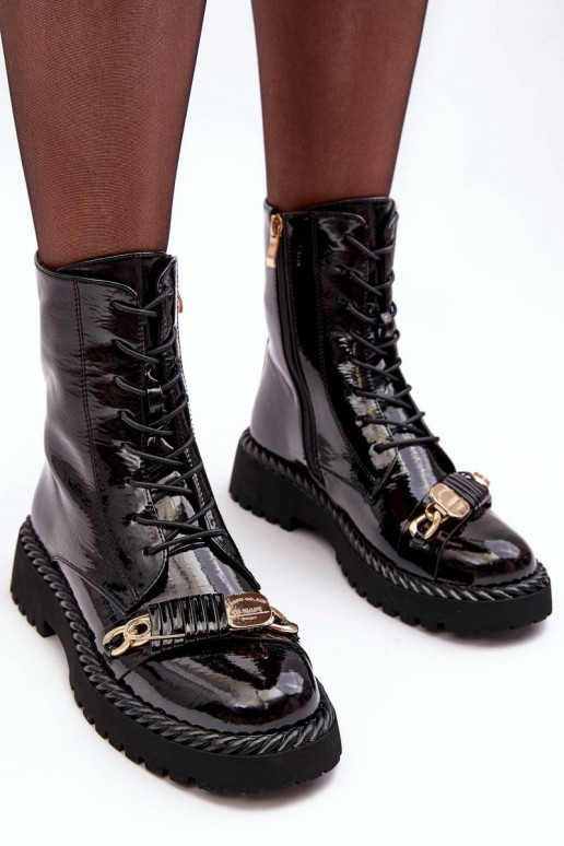 Lakuoti aulinukai su ornamentais...