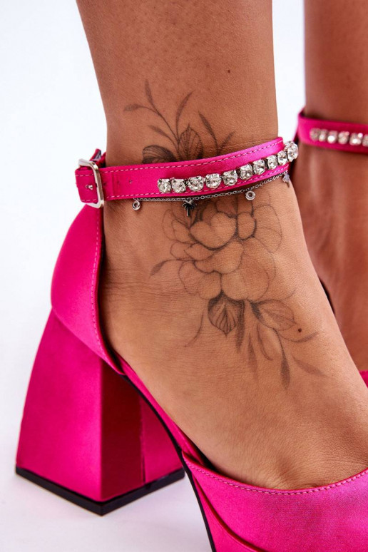 Madingi blizgūs plačiakulniai...