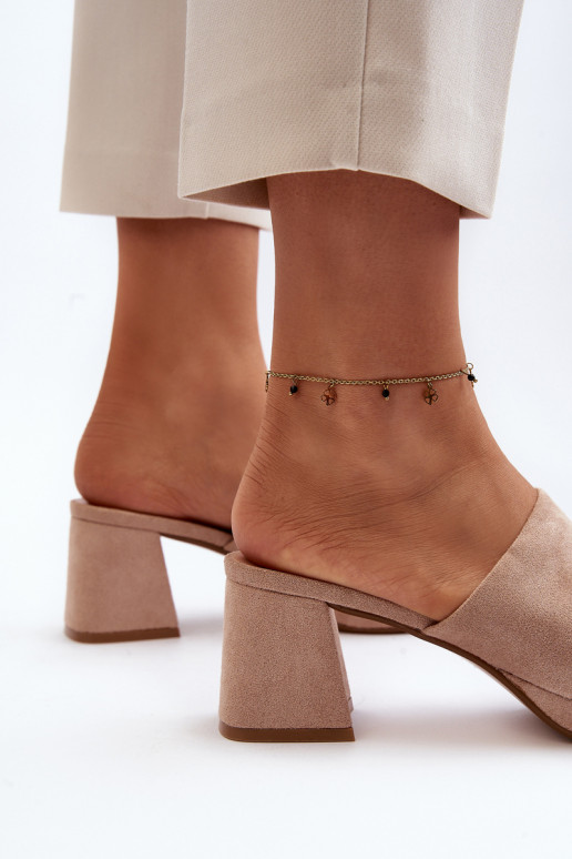 Šlepetės su kulniukais smėlio spalvos... Šlepetės su kulniukais smėlio spalvos...