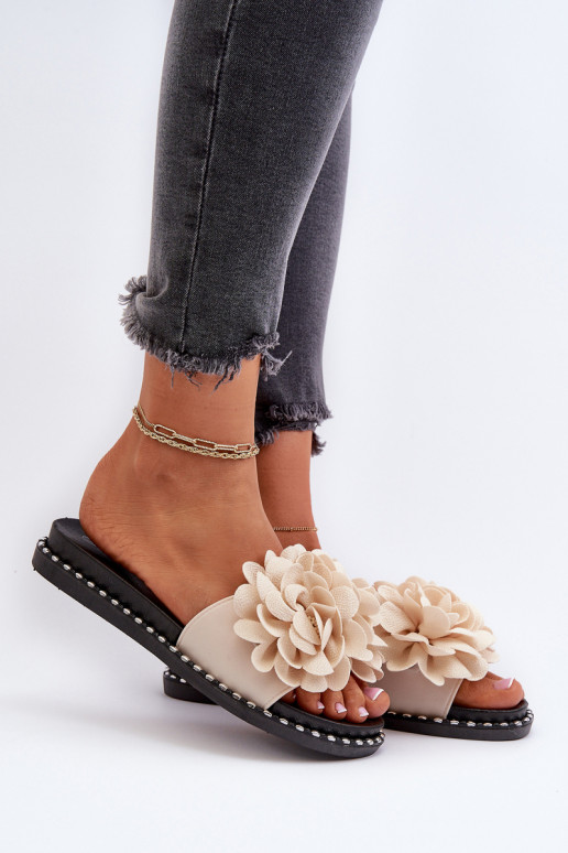 Moteriškos šlepetės su gėlių motyvais... Moteriškos šlepetės su gėlių motyvais...