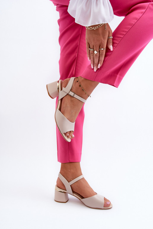 Moteriškos basutės žemu kulniuku... Moteriškos basutės žemu kulniuku...