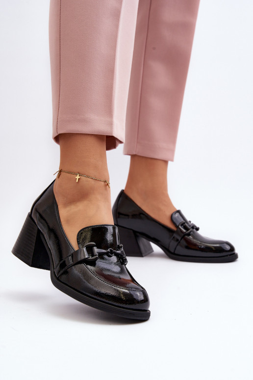 Lakuoti batai su kulniukais juodos... Lakuoti batai su kulniukais juodos...