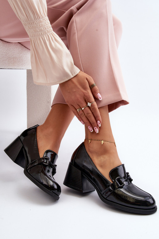 Lakuoti batai su kulniukais juodos... Lakuoti batai su kulniukais juodos...