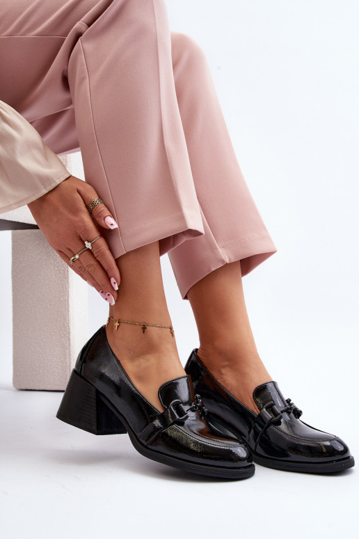 Lakuoti batai su kulniukais juodos... Lakuoti batai su kulniukais juodos...