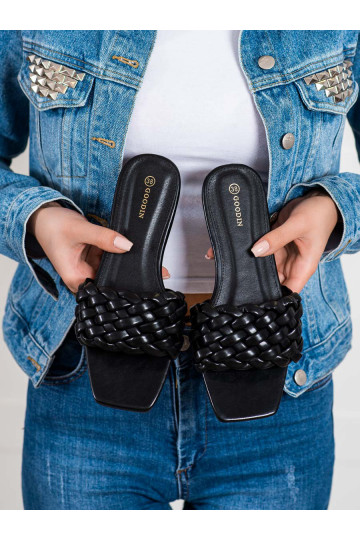 Šlepetės iš dirbtinės odos 2