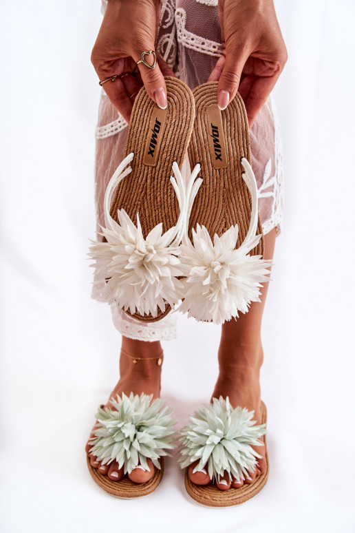 Lengvos šlepetės baltos spalvos iš...