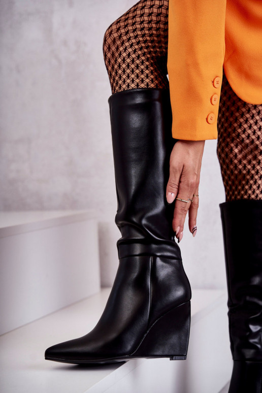 Juodi  ilgaauliai batai su platforma... Juodi  ilgaauliai batai su platforma...