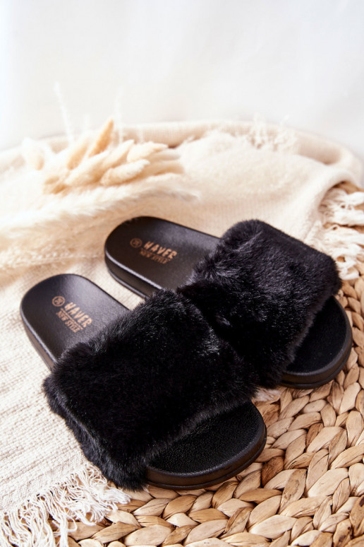 Šlepetės su kailiuku juodos spalvos... Šlepetės su kailiuku juodos spalvos...