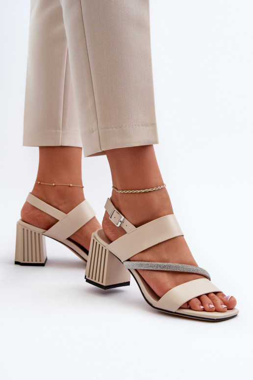 Elegantiško stiliaus basutės su... Elegantiško stiliaus basutės su...