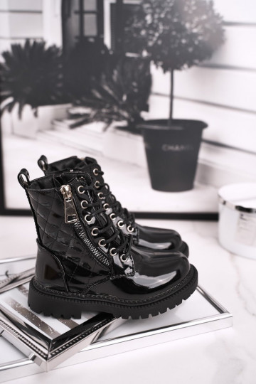 Juodos spalvos lakuotas... 2